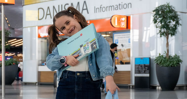 İGA İstanbul Havalimanı 23 Nisan'da Çocukları Hediyelerle Karşılıyor   