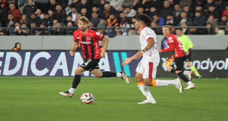 Trendyol Süper Lig'de Galatasaray, Gençlerbirliğini 2-1 Yenerek Şampiyonluğa Yaklaştı